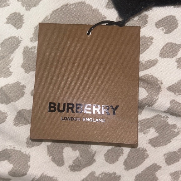 Burberry beanie never worn with tags! - Picture 3 of 4